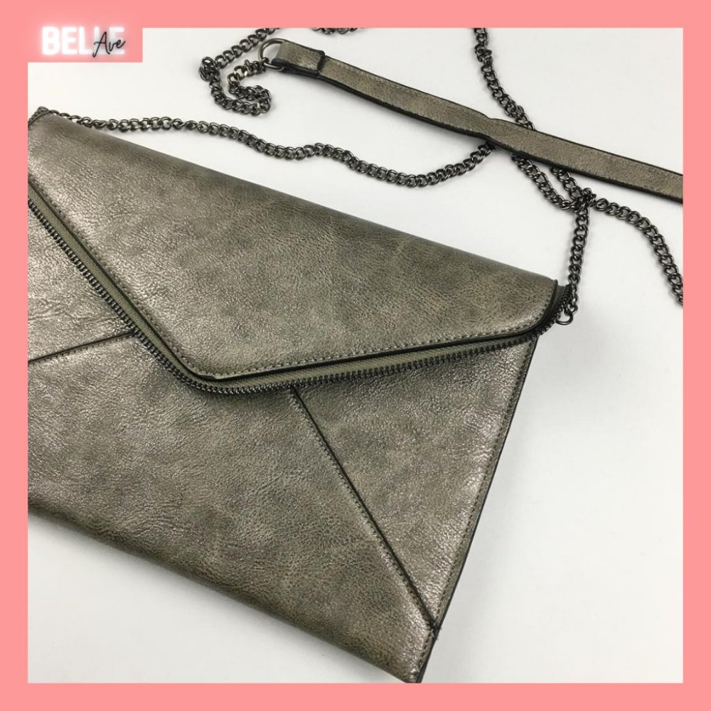 envelope clutch w/ zipper accent